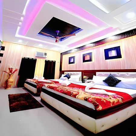 Taj Square A Luxurious Family Homestay Agra  Eksteriør billede