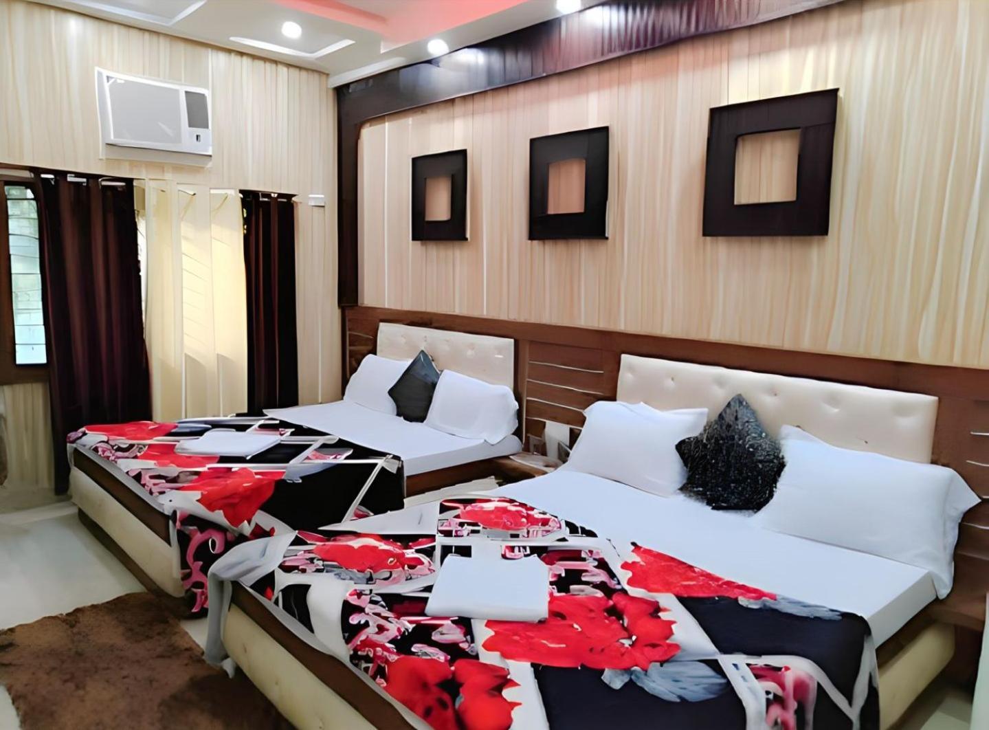 Taj Square A Luxurious Family Homestay Agra  Eksteriør billede