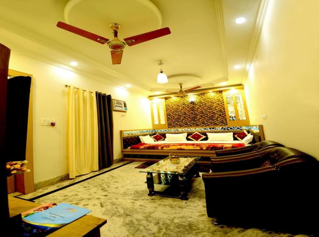 Taj Square A Luxurious Family Homestay Agra  Eksteriør billede
