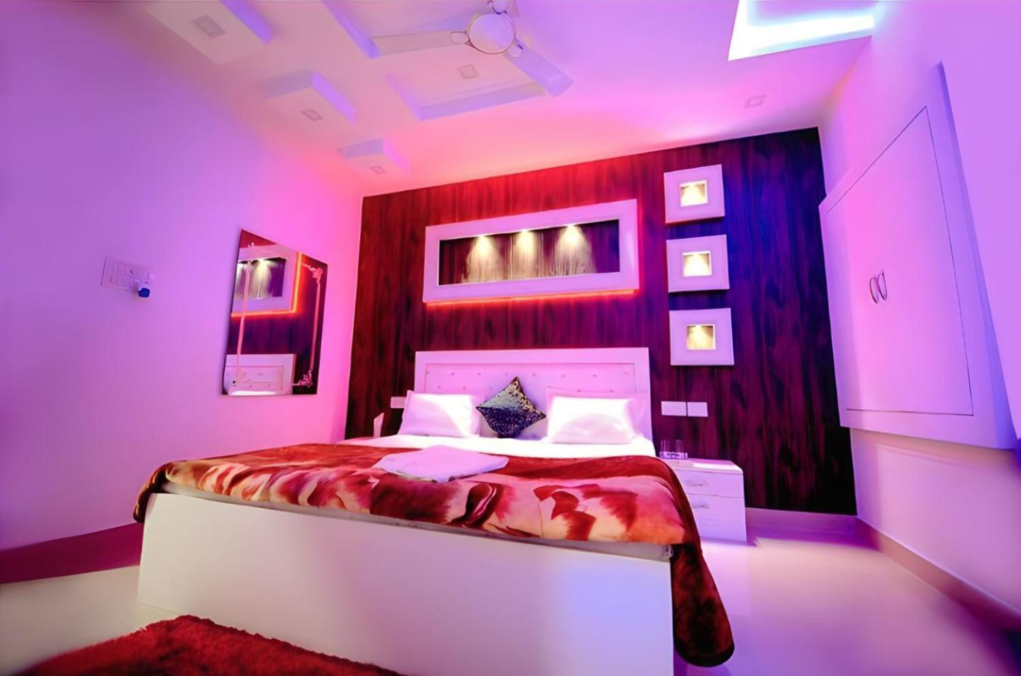 Taj Square A Luxurious Family Homestay Agra  Eksteriør billede