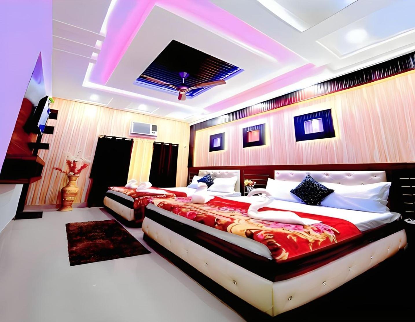Taj Square A Luxurious Family Homestay Agra  Eksteriør billede