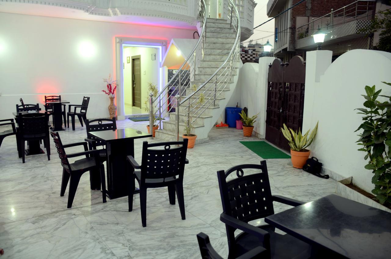 Taj Square A Luxurious Family Homestay Agra  Eksteriør billede