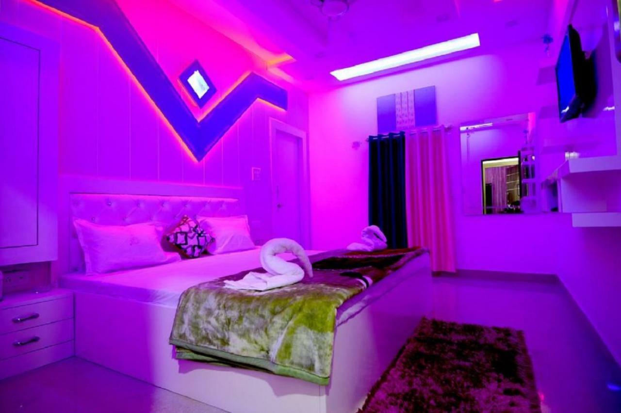 Taj Square A Luxurious Family Homestay Agra  Eksteriør billede