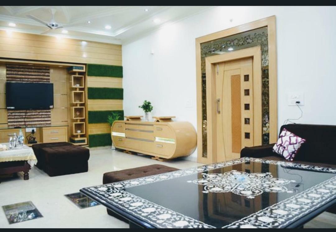 Taj Square A Luxurious Family Homestay Agra  Eksteriør billede